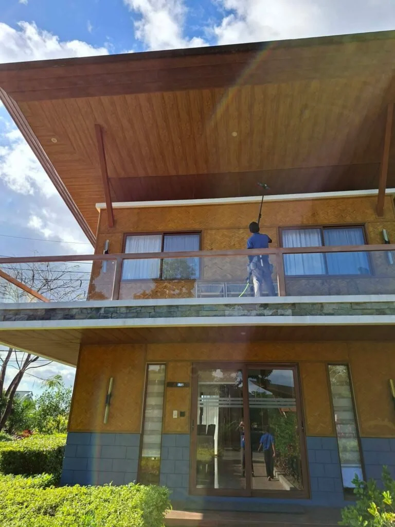 TopMop crew working at an accommodation building at Estancia de Lorenzo